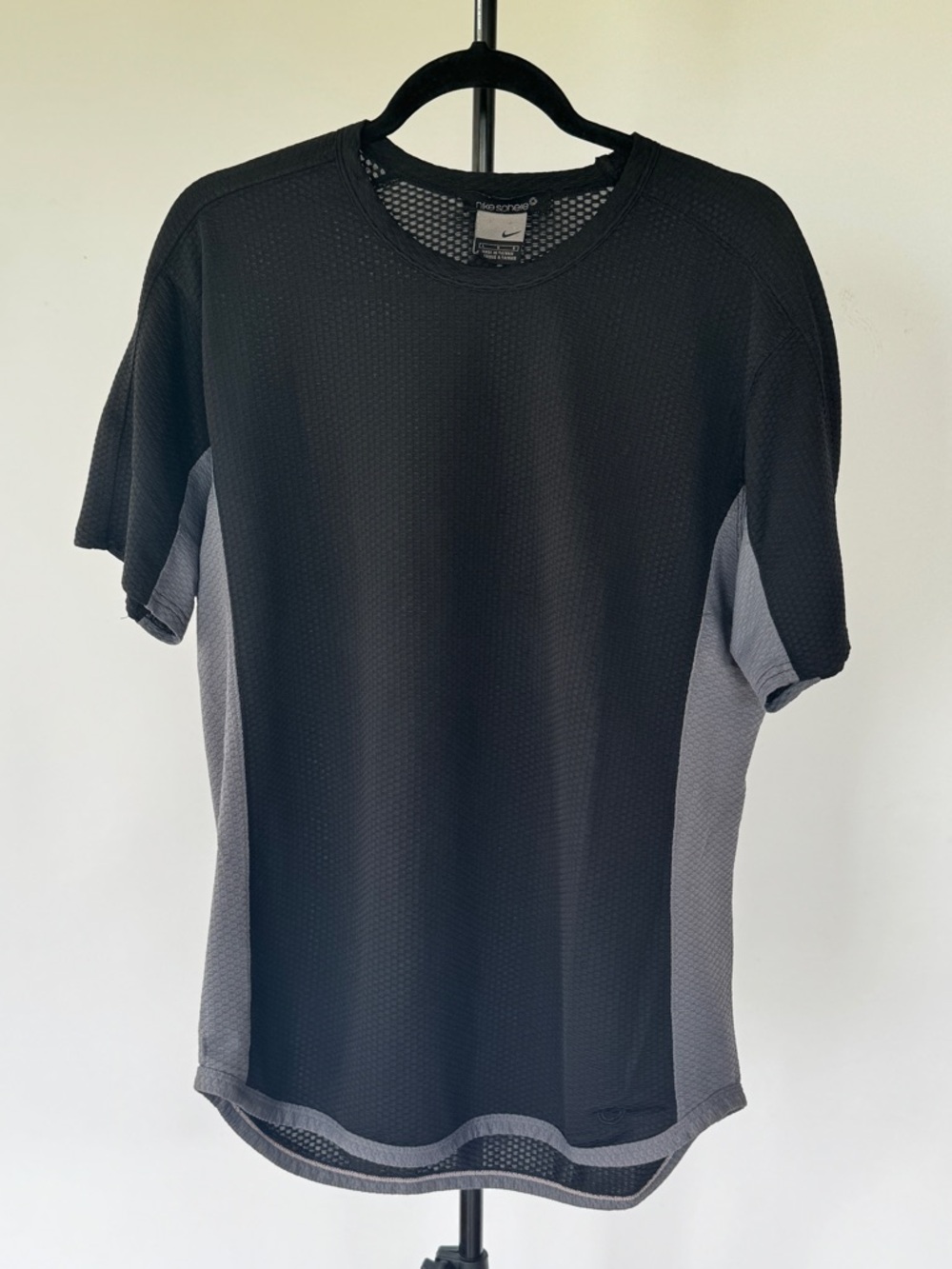 Nike Men’s Black & Gray Short-Sleeve Athletic Tee